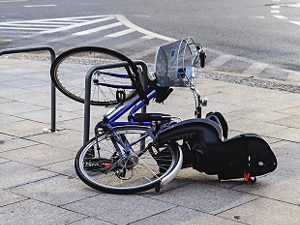 自転車保険であんしん自転車ライフ！通勤・通学・買い物編 | 自転車向け保険 | au