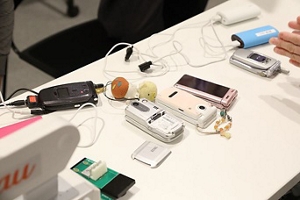通電のみ確認　超希少　EPSON PNV1000P 平成のスマホ 通電のみ確認 超希少 EPSON PNV1000P 平成のスマホ 携帯電話本体